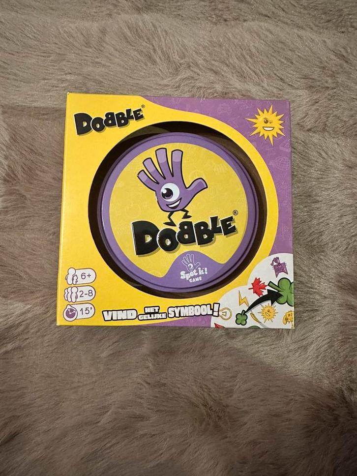 Dobble - ongeopend, Hobby en Vrije tijd, Gezelschapsspellen | Kaartspellen, Nieuw, Een of twee spelers, Drie of vier spelers, Vijf spelers of meer