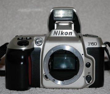 Nikon F60 body - 'zilveren' uitvoering beschikbaar voor biedingen