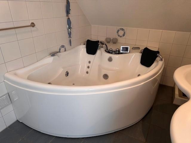 Wastafel, Hoekbad, Douchecabine, Huis en Inrichting, Badkamer | Complete badkamers, Gebruikt, Met bad, Met douche, Ophalen