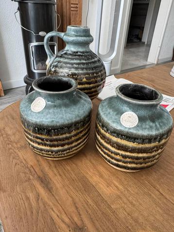 Schattige vaasjes beschikbaar voor biedingen
