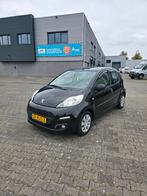 Peugeot 107 1.0 12V 5DR 2012 Zwart, Auto's, Voorwielaandrijving, 4 stoelen, Origineel Nederlands, Handgeschakeld