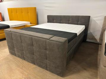 ACTIE ! Boxspring 180x200 compleet direct uit showroom beschikbaar voor biedingen