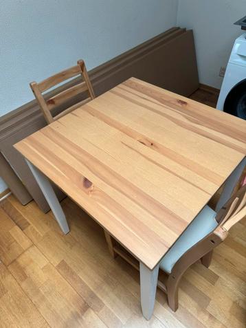 Ikea tafel met 2 stoelen 