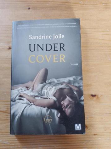 Under cover     Sandrine Jolie beschikbaar voor biedingen