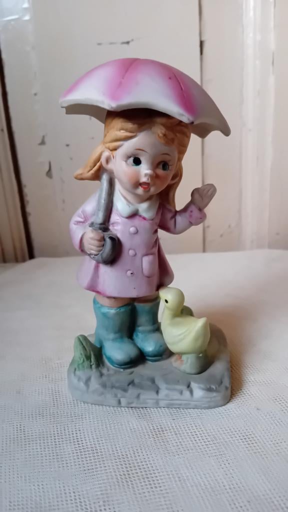 Beeldje Meisje met paraplu/eendje, Verzenden, Zo goed als nieuw, Mens
