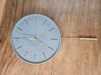Wandklok steen betonlook met gouden elementen, Huis en Inrichting, Woonaccessoires | Klokken, Ophalen of Verzenden, Zo goed als nieuw