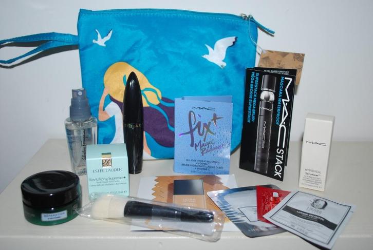 Toilettas met diverse producten, Sieraden, Tassen en Uiterlijk, Uiterlijk | Cosmetica en Make-up, Nieuw, Make-up, Gehele gezicht