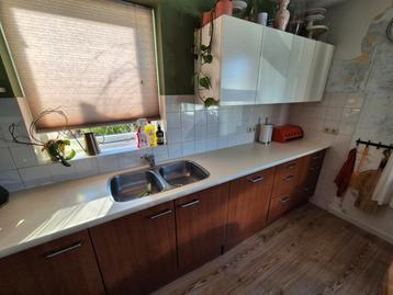 Bruynzeel keuken. Inc apparatuur. T.E.A.B beschikbaar voor biedingen