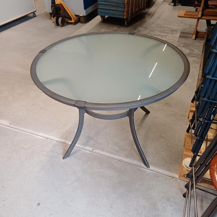 1 x ronde tafel / tuintafel met glasplaat., Tuin en Terras, Tuintafels, Gebruikt, Rond, Ophalen