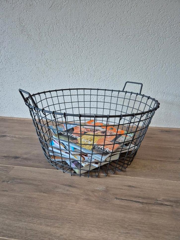 Mooie grote metalen draadmand Loods5., Huis en Inrichting, Woonaccessoires | Schalen en Manden, Zo goed als nieuw, Mand, Rond