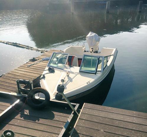 Speedboot met motor, Watersport en Boten, Vis- en Consoleboten, Zo goed als nieuw, Tot 10 pk, 3 tot 6 meter, Benzine, Buitenboordmotor