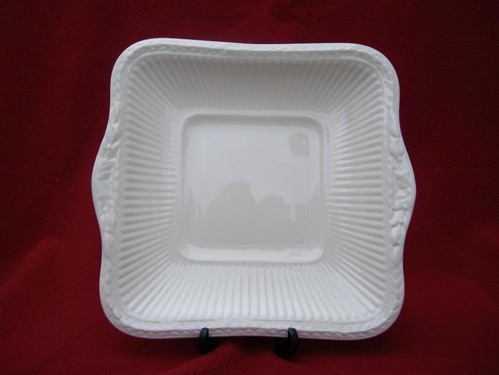 Wedgwood EDME  Vierkante serveerschaal, Huis en Inrichting, Keuken | Servies, Zo goed als nieuw, Schaal of Schalen, Wedgwood, Aardewerk