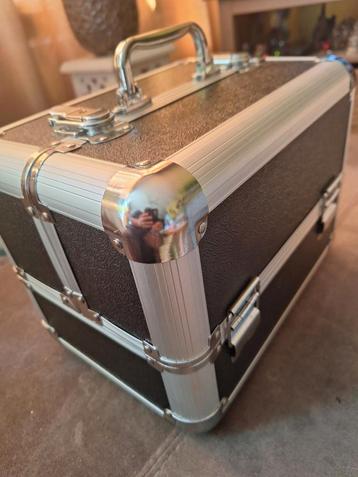  Vintage  Hardcase Make-up Koffer / Beautycase met sloten  beschikbaar voor biedingen