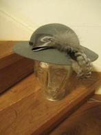 HOED DAMES Grijs met prachtige decoratie omvang 53 cm € 25, Kleding | Dames, Hoeden en Petten, Ophalen of Verzenden, Nieuw, One size fits all