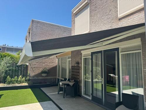 Aluminium knikarmscherm 8,5 breed, uitval 3,5 meter, Tuin en Terras, Zonneschermen, Gebruikt, Knikarmscherm, 300 cm of meer, 450 cm of meer