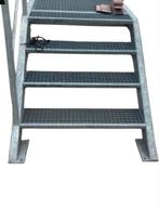 Lage stalen bordestrap verzinkte trap met lang plateau., Doe-het-zelf en Verbouw, Ladders en Trappen, Ophalen, Gebruikt, Trap