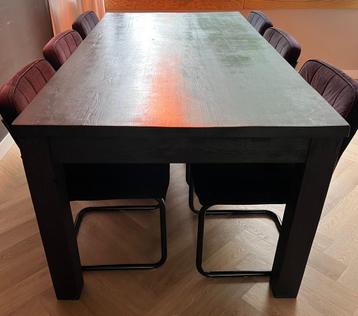 Eetkamertafel
