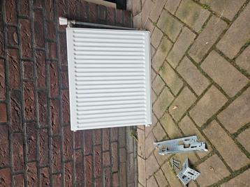 Radiator inclusief ophangbeugels beschikbaar voor biedingen
