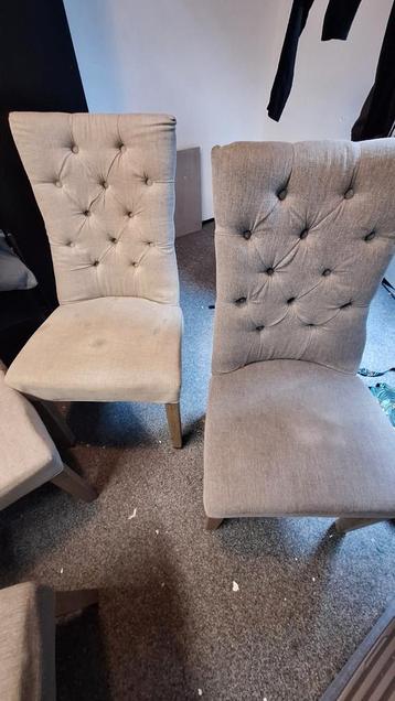 4 Stuks Eetkamerstoelen met Knopen beschikbaar voor biedingen