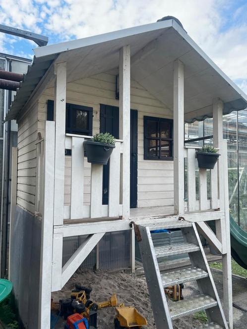 Speelhuisje met glijbaan en zandbak, Kinderen en Baby's, Speelgoed | Buiten | Speelhuisjes, Gebruikt, Hout, Ophalen