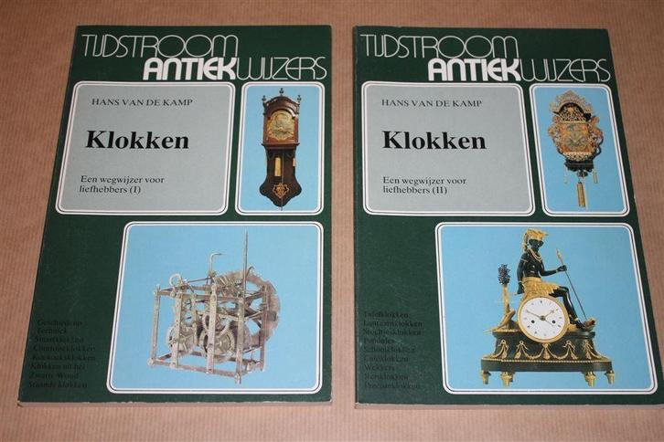 Klokken - Een wegwijzer voor liefhebbers - 2 delen, Antiek en Kunst, Antiek | Klokken, Ophalen of Verzenden