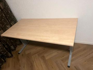 Bureau in hoogte verstelbaar 