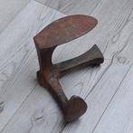 Antieke, ijzeren schoenmakers leest gemerkt: Globe Tegelen, Ophalen