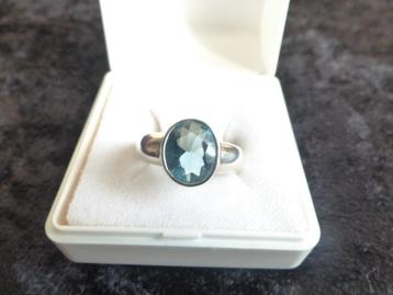 Mooie Zilveren Ring met Helder Blauwe steen maat 18- 18 3/4 beschikbaar voor biedingen