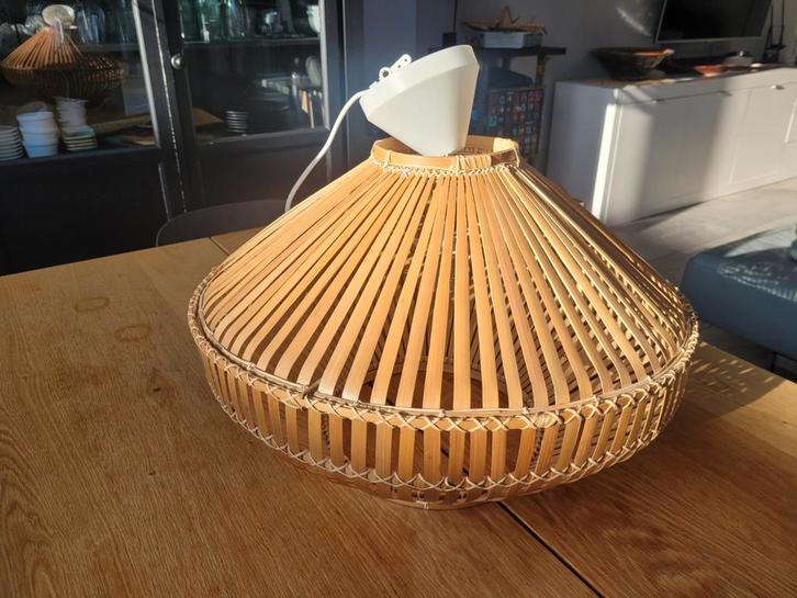 Mooie Zweedse lamp met strookjes design, Huis en Inrichting, Lampen | Hanglampen, Gebruikt, Minder dan 50 cm, Hout, Ophalen