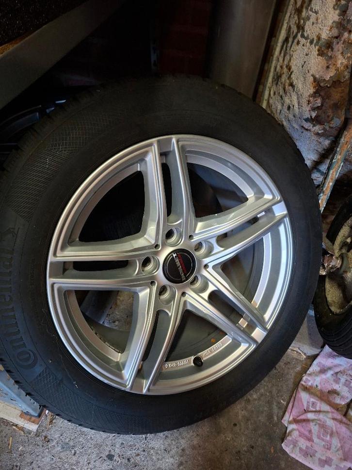 BMW 5 F10 / F11:  4 x 17 inch velgen en winterbanden, Auto-onderdelen, Banden en Velgen, Banden en Velgen, Winterbanden, 17 inch