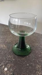 2 Vintage Roemer wijnglazen met groene geribbelde voet, Ophalen, Gebruikt, Overige typen