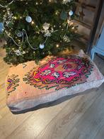 Vintage Marrokkaanse berber poef vloerkussen, Huis en Inrichting, Stoffering | Tapijten en Kleden, 100 tot 150 cm, Boho, Zo goed als nieuw