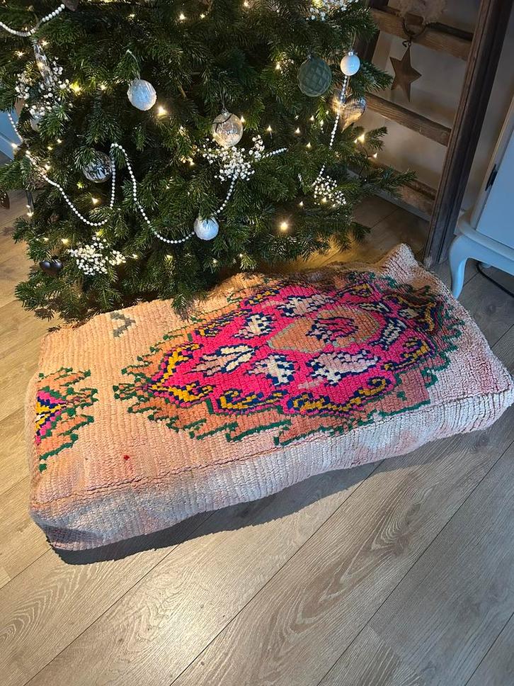Vintage Marrokkaanse berber poef vloerkussen, Huis en Inrichting, Stoffering | Tapijten en Kleden, Zo goed als nieuw, 50 tot 100 cm