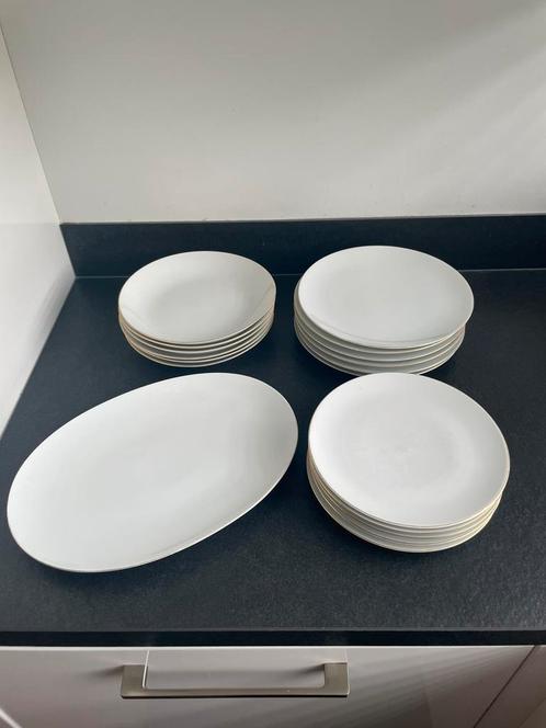 Thomas Germany servies - gouden rand, Huis en Inrichting, Keuken | Servies, Zo goed als nieuw, Bord(en), Overige stijlen, Porselein