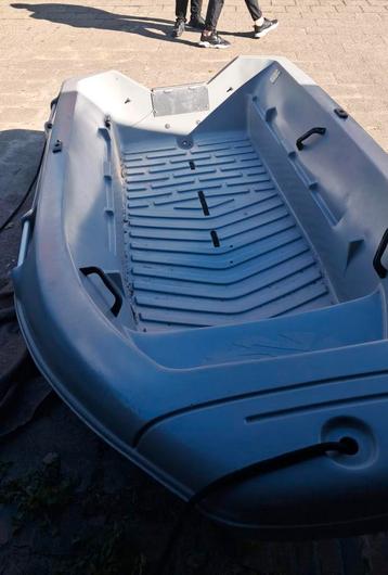 River 290 polyethyleen Boot beschikbaar voor biedingen