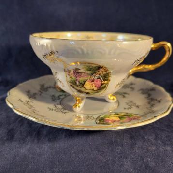 Vintage Theekopje met Schotel Romantisch Tafereel beschikbaar voor biedingen