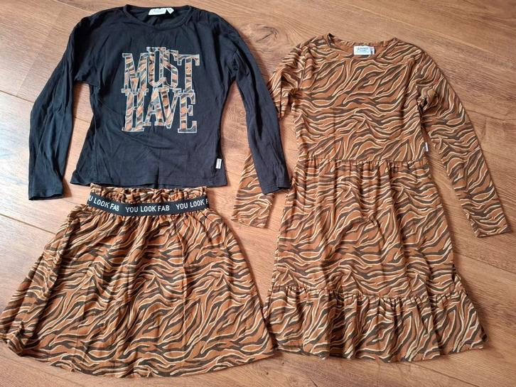 Tweeling meisjes Orange Stars kleding setje maat 128/134., Kinderen en Baby's, Tweelingen en Meerlingen, Gebruikt, Kleding, Ophalen of Verzenden