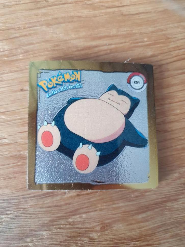 Pokémon Artbox Gold Sticker 1999 Flipz Holo goud R04 Snorlax, Hobby en Vrije tijd, Verzamelkaartspellen | Pokémon, Zo goed als nieuw