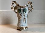 Porselein (bloemen)vaasje met druiven. Zeer goede staat., Antiek en Kunst, Antiek | Porselein, Ophalen of Verzenden