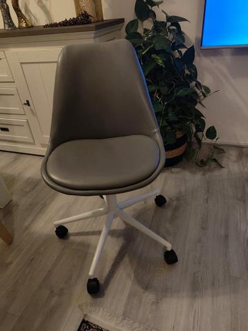 Bureaustoel  beschikbaar voor biedingen