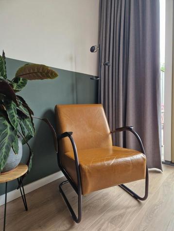 fauteuil met cognac kleur bekleding beschikbaar voor biedingen