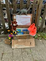 gezocht een klein kastje in hoorn, Huis en Inrichting, Kasten | Vitrinekasten, Ophalen of Verzenden, Zo goed als nieuw, 25 tot 50 cm