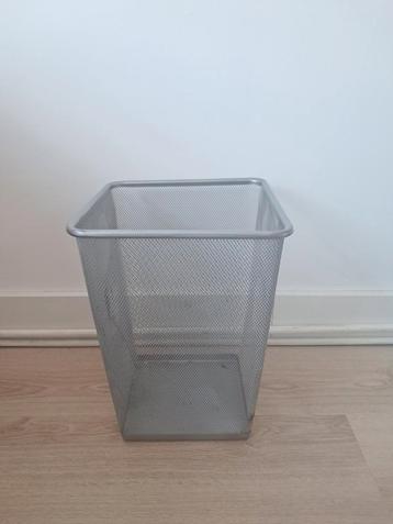 Afvalemmer/Papierbak rechthoekig mesh (wired trash can) beschikbaar voor biedingen