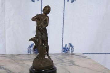 Dame met waterkruik ( Brons antiek beschikbaar voor biedingen