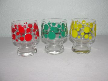 3 Vintage glazen, sapglazen met gekleurde bolletjes, geel, r beschikbaar voor biedingen