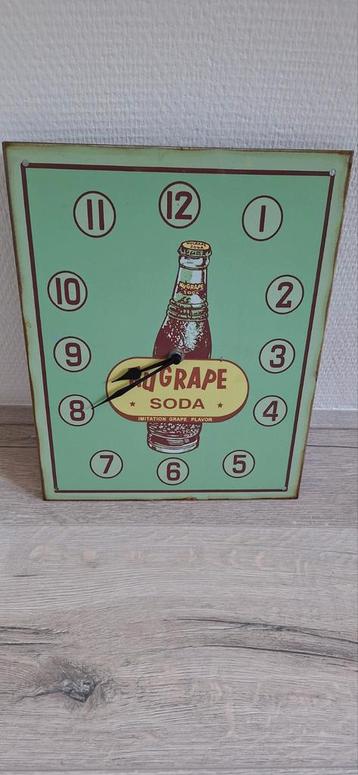 Vintage Crape Soda Klok beschikbaar voor biedingen