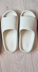 Badslipper off white  valt als 37 38, Ophalen, Wit