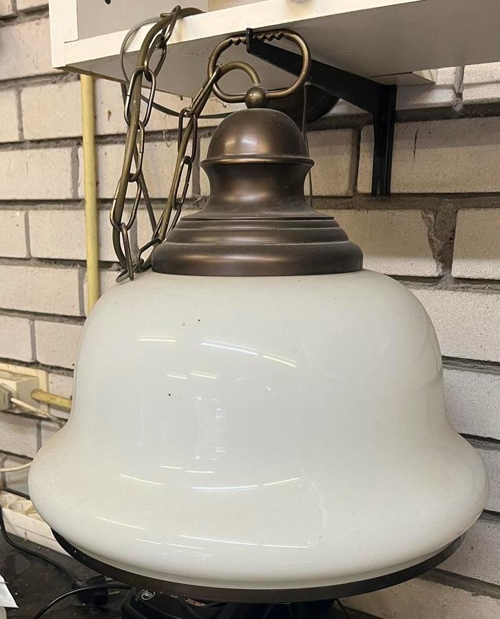 Vintage of antieke melkglas hanglamp ø40cm, Huis en Inrichting, Lampen | Hanglampen, Gebruikt, Minder dan 50 cm, Glas, Metaal