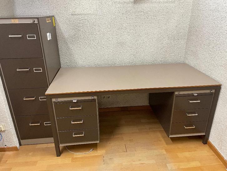 Origineel Gispen bureau en 2 hangmapkasten, Huis en Inrichting, Bureaus, Gebruikt, Bureau, Ophalen
