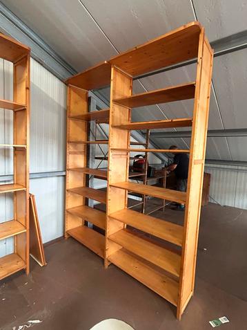 2x Houten (Boeken)kast